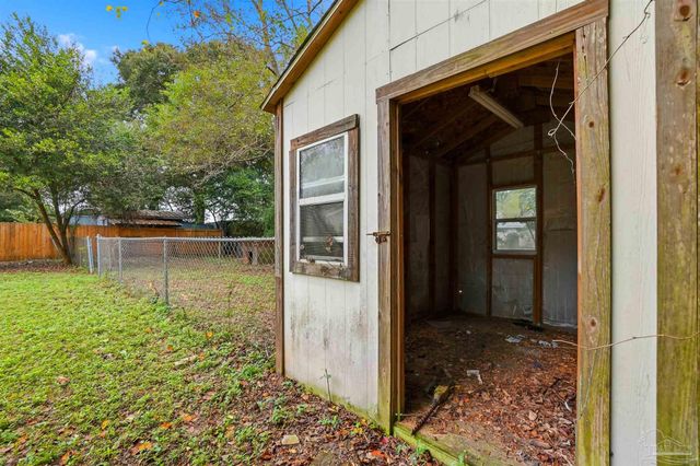 406 Coulter Ave, Cantonment, FL 32533