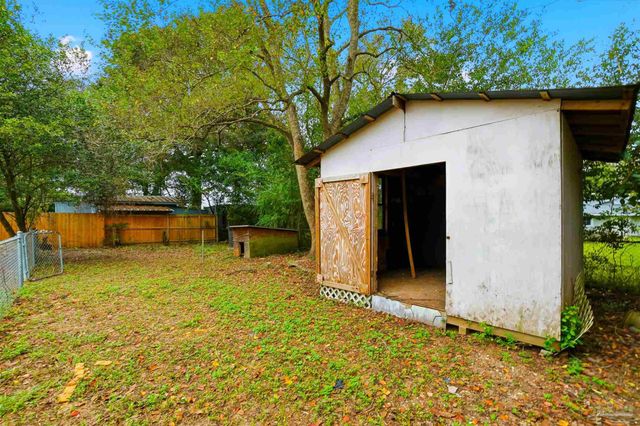 406 Coulter Ave, Cantonment, FL 32533