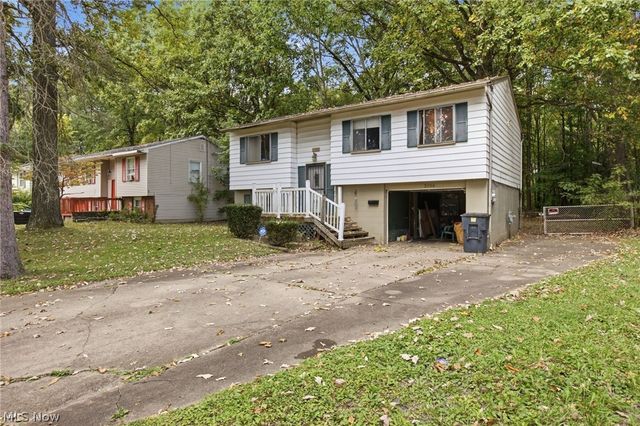 3106 Williamsburg Street NW, Warren, OH 44485