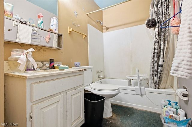3106 Williamsburg Street NW, Warren, OH 44485