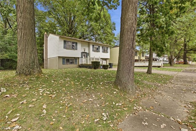 3106 Williamsburg Street NW, Warren, OH 44485