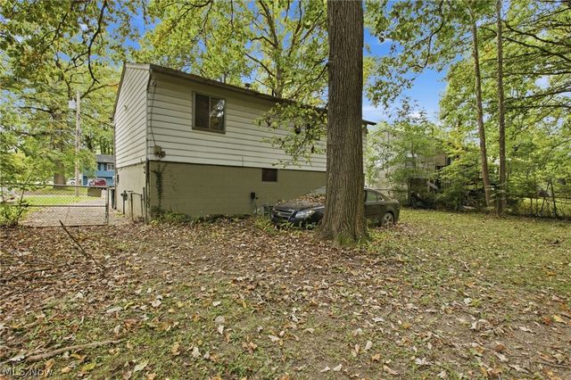 3106 Williamsburg Street NW, Warren, OH 44485