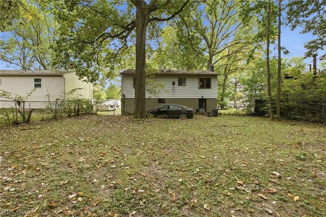 3106 Williamsburg Street NW, Warren, OH 44485