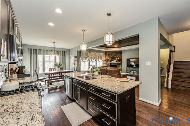 11900 James Overlook Ct, Chester, VA 23836