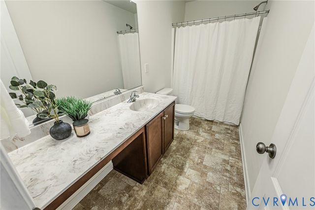 11900 James Overlook Ct, Chester, VA 23836