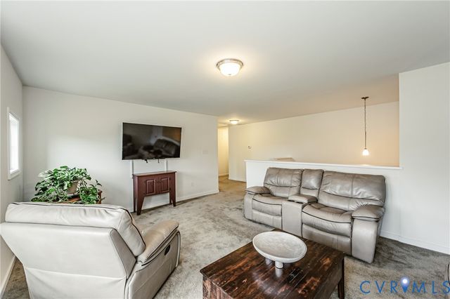 11900 James Overlook Ct, Chester, VA 23836