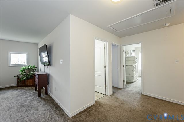 11900 James Overlook Ct, Chester, VA 23836