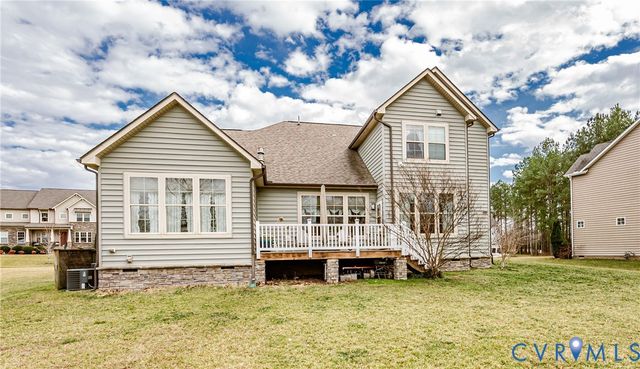 11900 James Overlook Ct, Chester, VA 23836