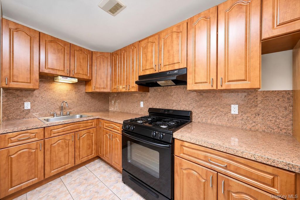 87-36 123rd Street, Richmond Hill, NY 11418 — photo 4