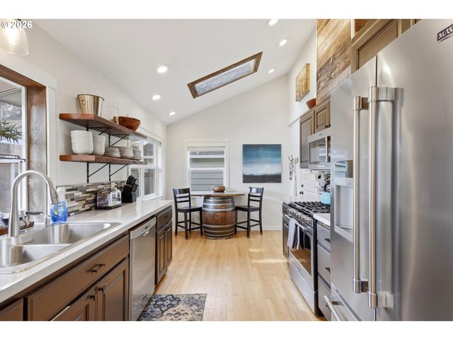 208 N COLLEGE St, Newberg, OR 97132