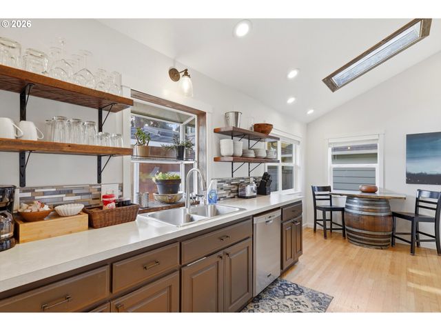 208 N COLLEGE St, Newberg, OR 97132