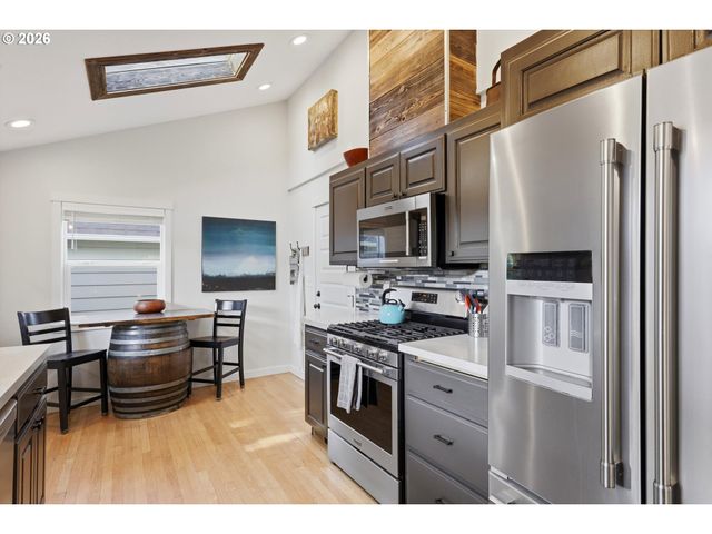208 N COLLEGE St, Newberg, OR 97132
