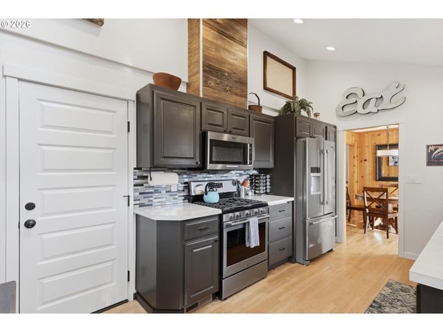 208 N COLLEGE St, Newberg, OR 97132