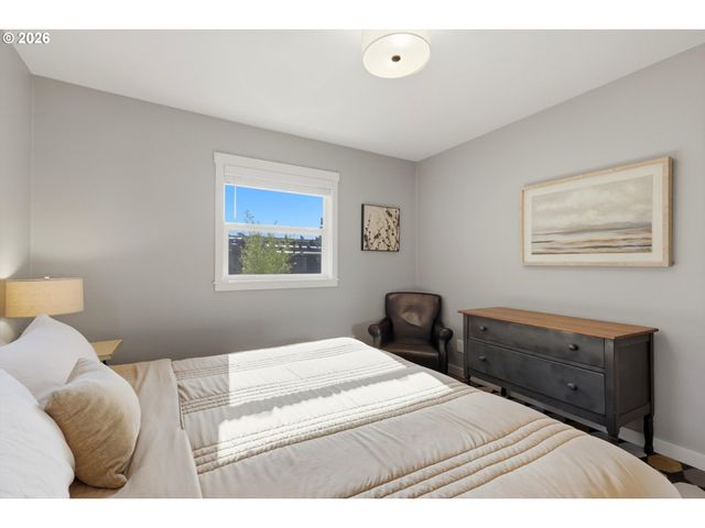 208 N COLLEGE St, Newberg, OR 97132