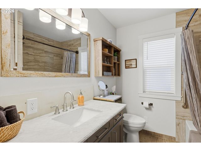 208 N COLLEGE St, Newberg, OR 97132