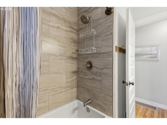 208 N COLLEGE St, Newberg, OR 97132