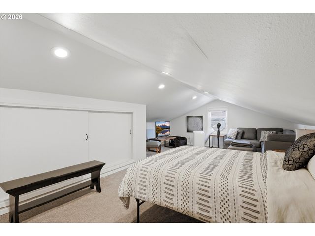 208 N COLLEGE St, Newberg, OR 97132