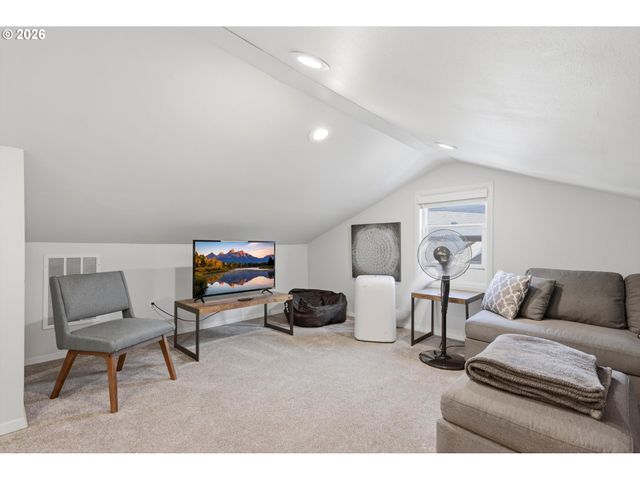 208 N COLLEGE St, Newberg, OR 97132