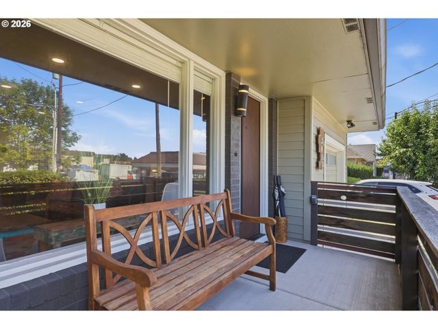 208 N COLLEGE St, Newberg, OR 97132