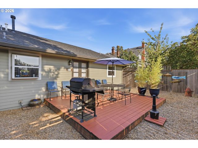 208 N COLLEGE St, Newberg, OR 97132