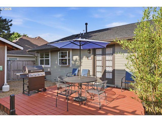 208 N COLLEGE St, Newberg, OR 97132