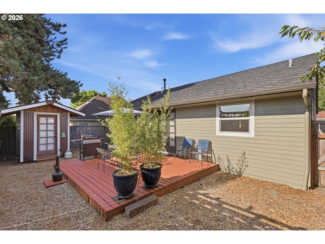 208 N COLLEGE St, Newberg, OR 97132