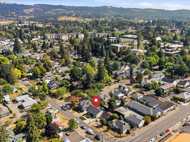 208 N COLLEGE St, Newberg, OR 97132