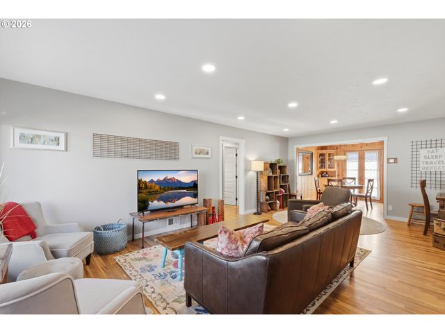 208 N COLLEGE St, Newberg, OR 97132