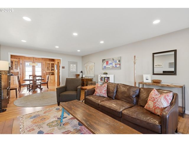 208 N COLLEGE St, Newberg, OR 97132