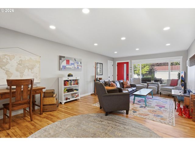 208 N COLLEGE St, Newberg, OR 97132