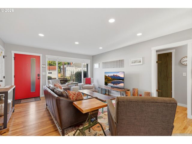 208 N COLLEGE St, Newberg, OR 97132