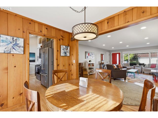 208 N COLLEGE St, Newberg, OR 97132