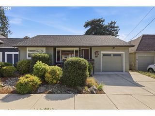 208 N COLLEGE St, Newberg, OR 97132