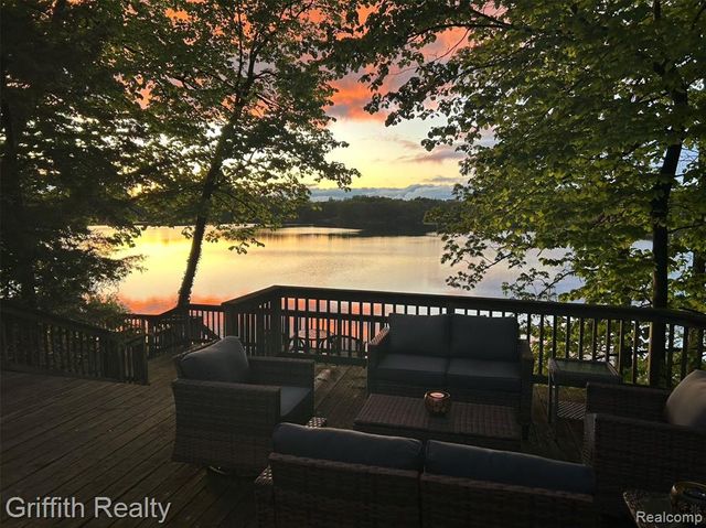6262 Briggs Lake Drive, Brighton, MI 48116