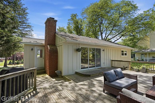 6262 Briggs Lake Drive, Brighton, MI 48116