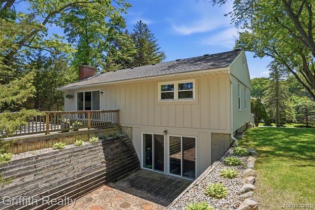 6262 Briggs Lake Drive, Brighton, MI 48116
