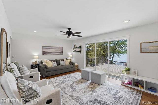 6262 Briggs Lake Drive, Brighton, MI 48116