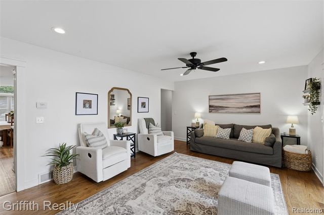6262 Briggs Lake Drive, Brighton, MI 48116
