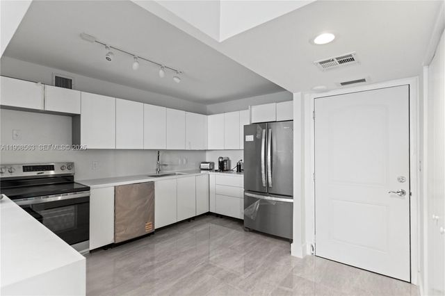 100 Bayview Drive 227, Sunny Isles Beach, FL 33160