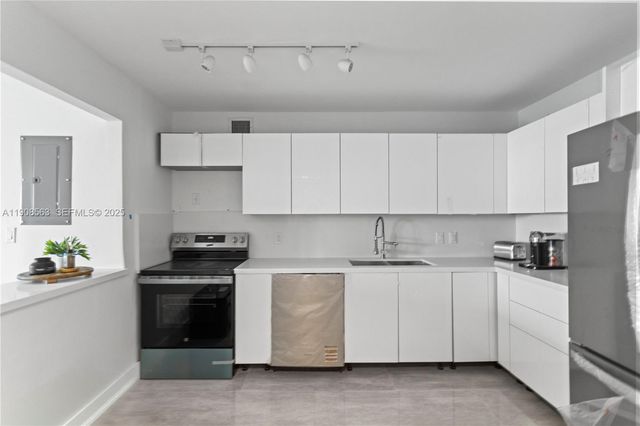 100 Bayview Drive 227, Sunny Isles Beach, FL 33160