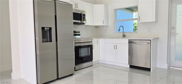 5218 29th ST SW, Lehigh Acres, FL 33973