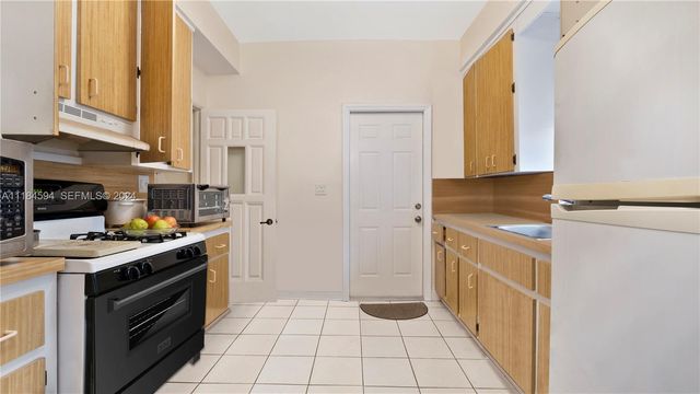 535 W 51st Street, Miami Beach, FL 33140