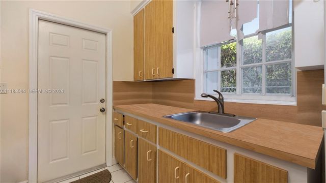 535 W 51st Street, Miami Beach, FL 33140
