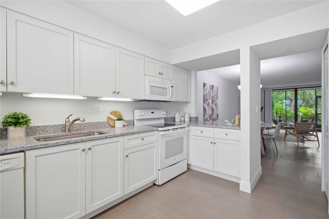 521 BAYPORT WAY 521, Longboat Key, FL 34228