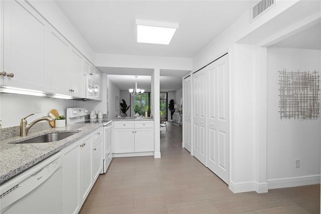 521 BAYPORT WAY 521, Longboat Key, FL 34228