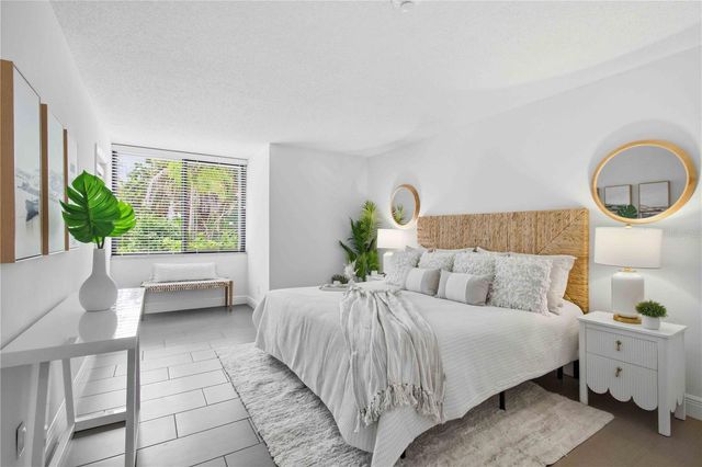 521 BAYPORT WAY 521, Longboat Key, FL 34228