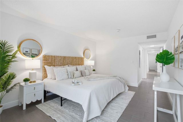 521 BAYPORT WAY 521, Longboat Key, FL 34228