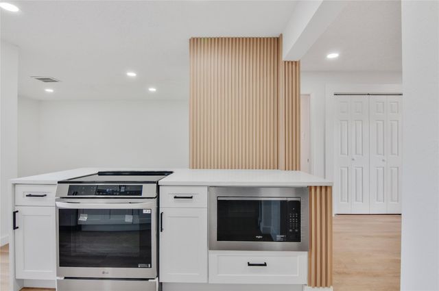 2916 Windchase Blvd 7, Houston, TX 77082
