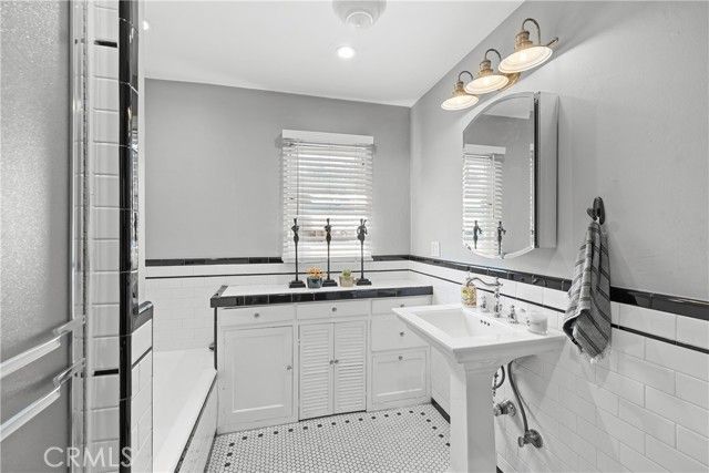 5127 Willowcrest, North Hollywood (los Angeles), CA 91601