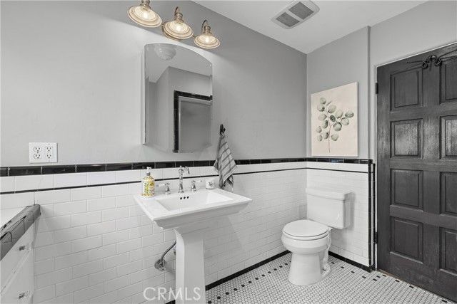 5127 Willowcrest, North Hollywood (los Angeles), CA 91601